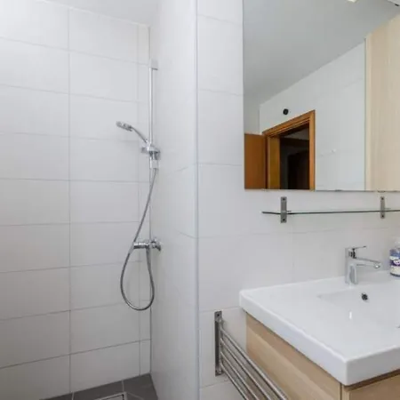 Ostovic Apartment *