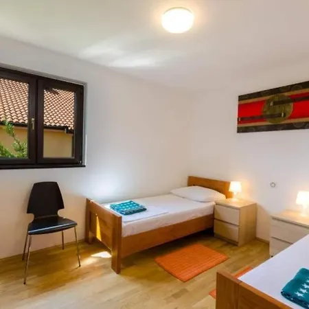 Ostovic Apartment *