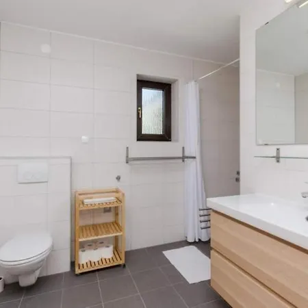 Ostovic Apartment *
