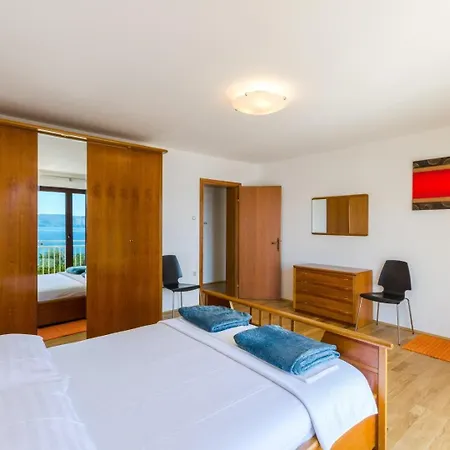 Ostovic Apartment