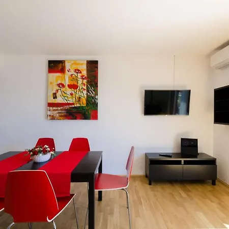 Ostovic Apartment *