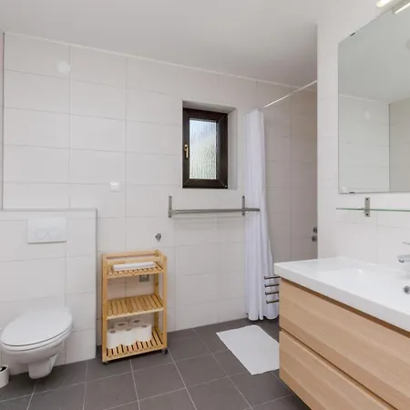 Apartment Ostovic *
