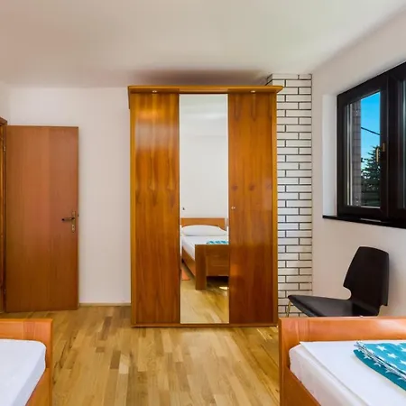 Ostovic Apartment *